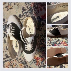 Vintage Coasters black & white penny loafers